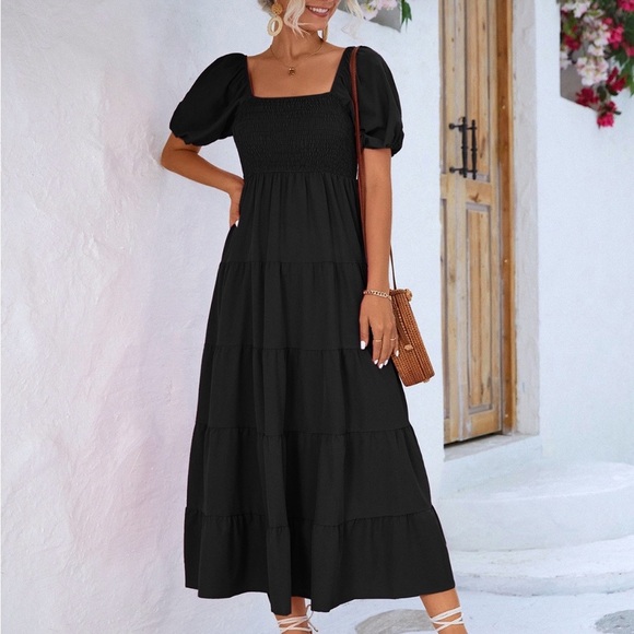 Tired Midi Dress with Short Sleeves and Smocked - Picture 4 of 5